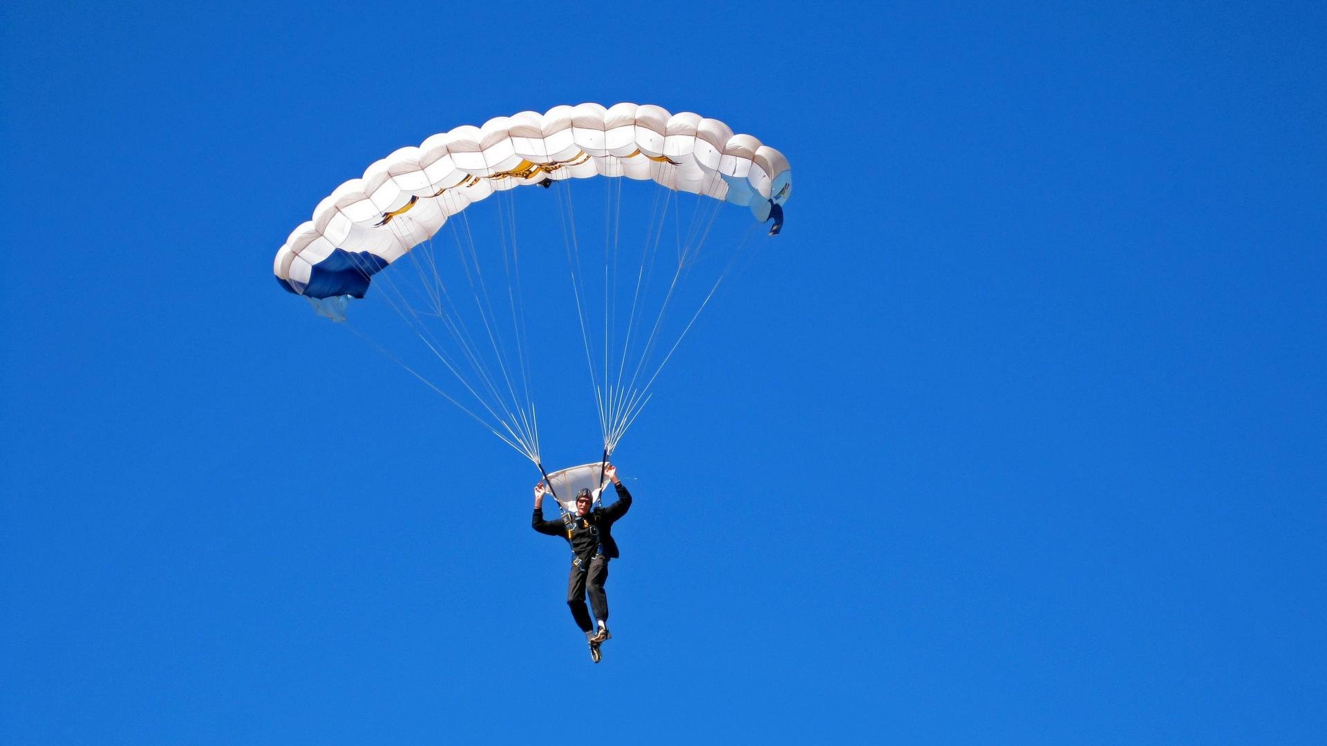 中国香港队的未来发展：如何通过国际化战略走向世界，香港队伍